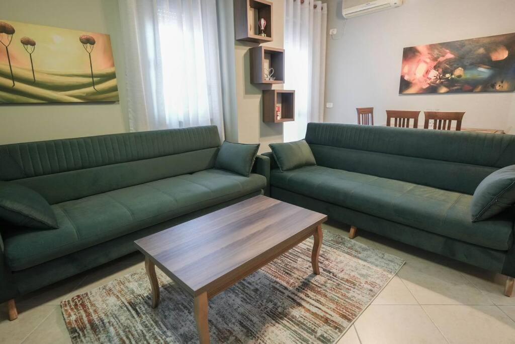 Staycation, Center With Balcony Appartamento